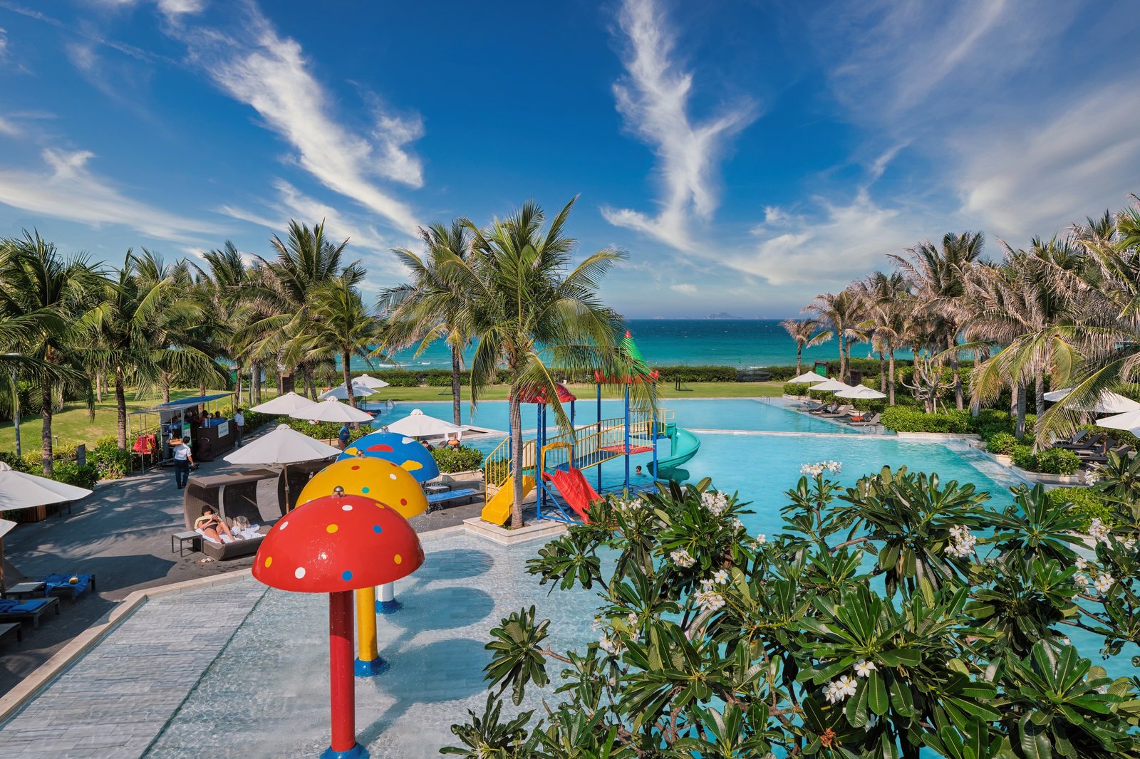 Infinity main pool meeting the ocean horizon