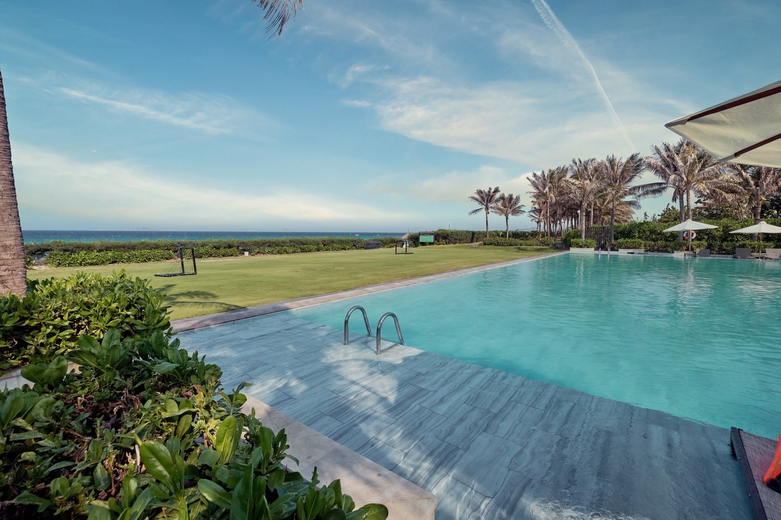 Infinity pool