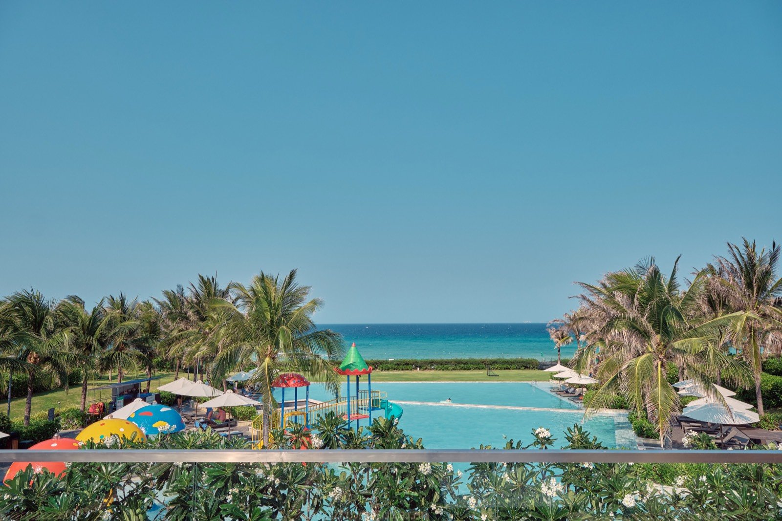 Infinity pool looking out to the ocean