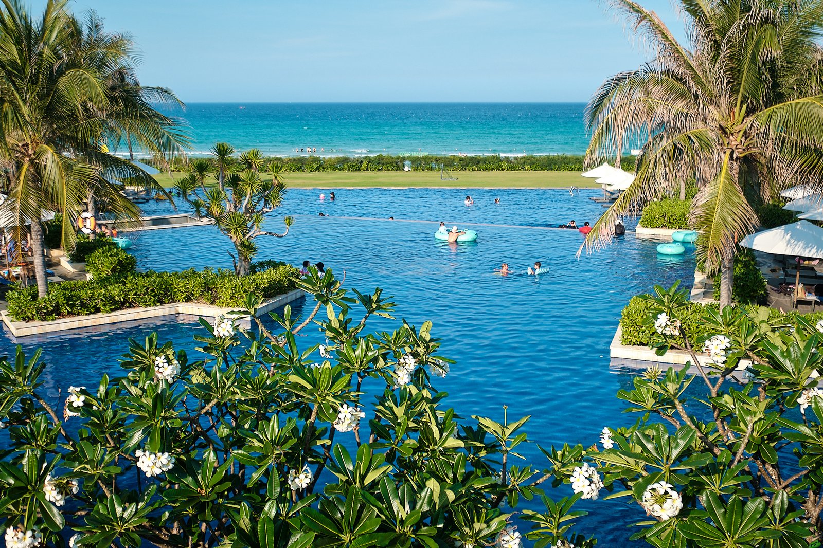 Sunrise Pool Villa resort infinity pool with ocean view Cam Ranh